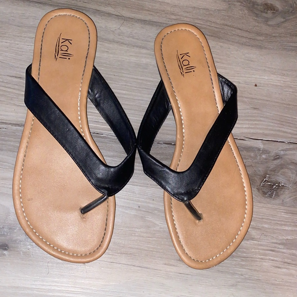 Women’s Kalli flip flops size 8